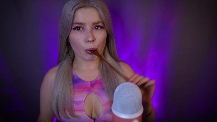 Lerka ASMRka - Honey Spoon + Mouth Sounds = Insane Tingles