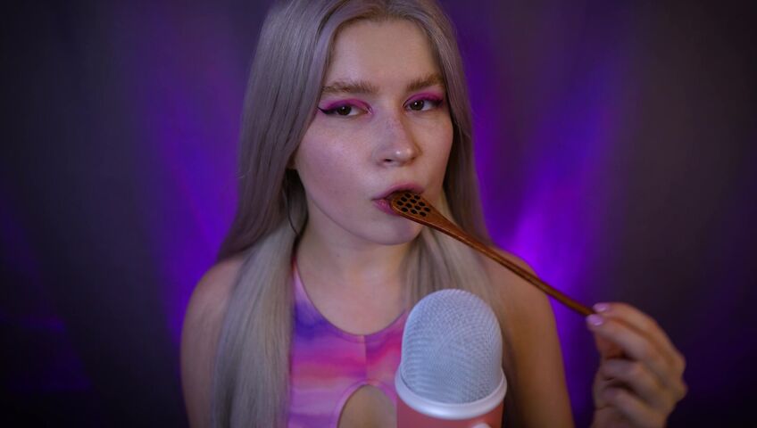 Lerka ASMRka - Honey Spoon + Mouth Sounds = Insane Tingles