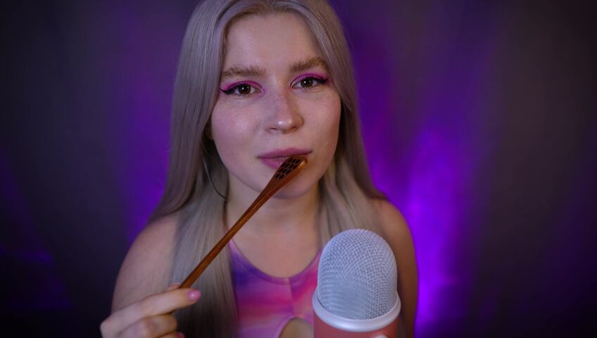 Lerka ASMRka - Honey Spoon + Mouth Sounds = Insane Tingles