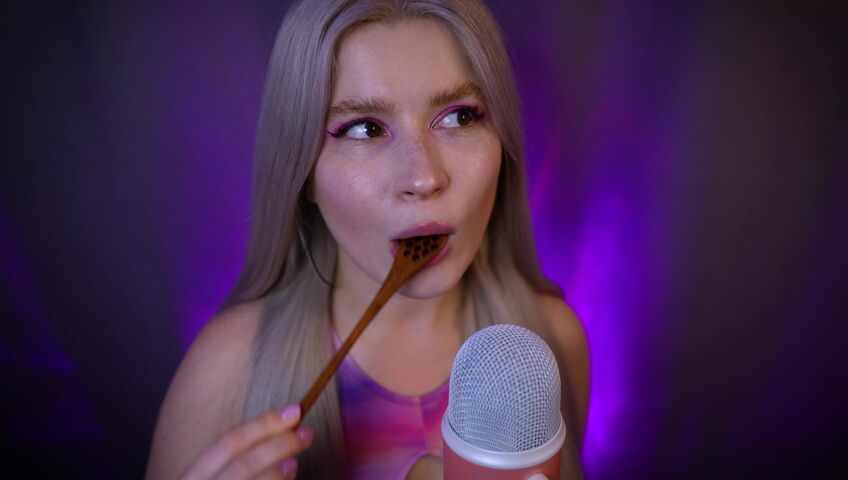 Lerka ASMRka - Honey Spoon + Mouth Sounds = Insane Tingles