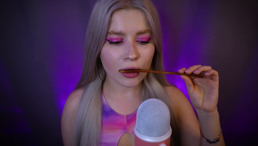 Lerka ASMRka - Honey Spoon + Mouth Sounds = Insane Tingles