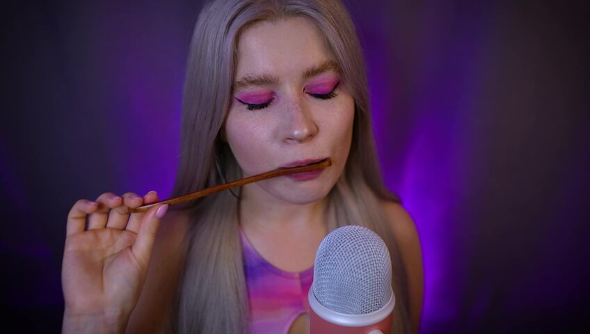 Lerka ASMRka - Honey Spoon + Mouth Sounds = Insane Tingles