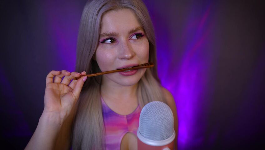 Lerka ASMRka - Honey Spoon + Mouth Sounds = Insane Tingles