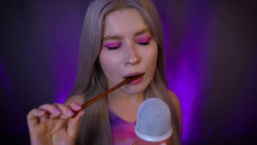 Lerka ASMRka - Honey Spoon + Mouth Sounds = Insane Tingles