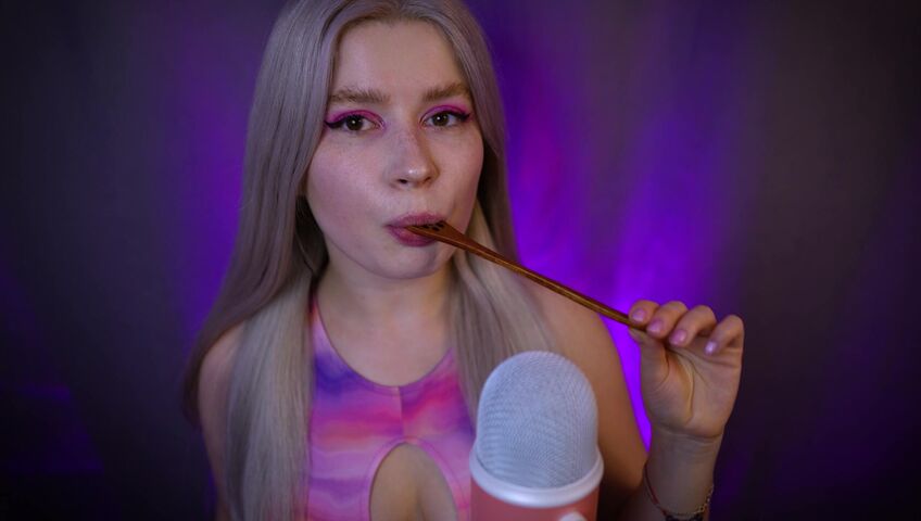 Lerka ASMRka - Honey Spoon + Mouth Sounds = Insane Tingles