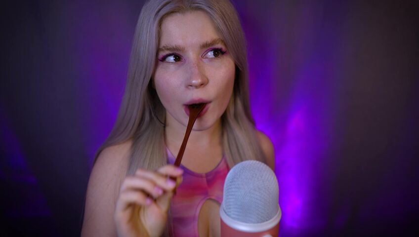 Lerka ASMRka - Honey Spoon + Mouth Sounds = Insane Tingles