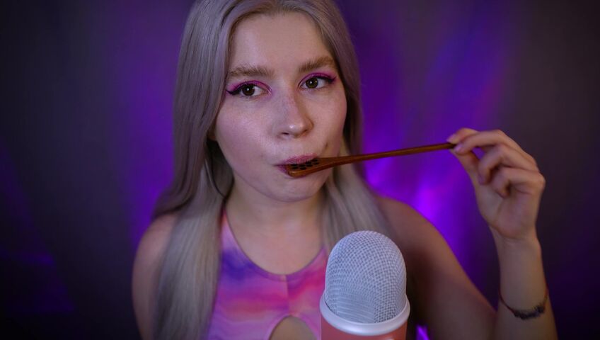 Lerka ASMRka - Honey Spoon + Mouth Sounds = Insane Tingles
