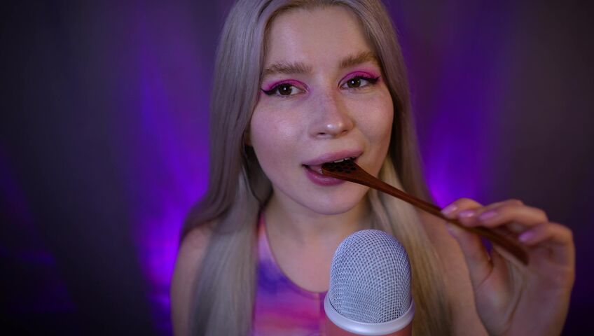 Lerka ASMRka - Honey Spoon + Mouth Sounds = Insane Tingles