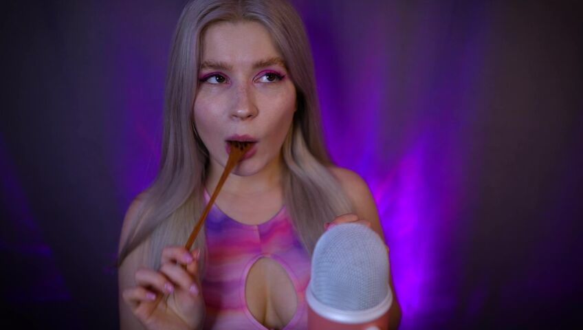 Lerka ASMRka - Honey Spoon + Mouth Sounds = Insane Tingles