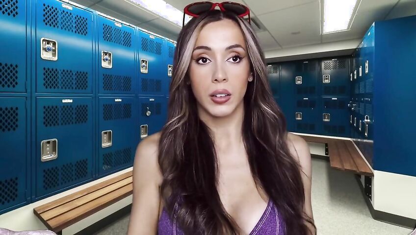 Isabella ASMR - Flirty barber gives you a handjob