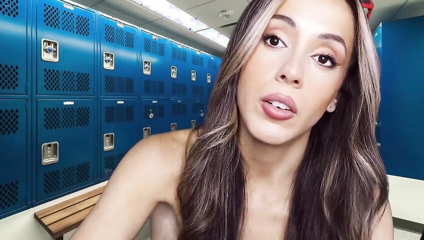 Isabella ASMR - Flirty barber gives you a handjob