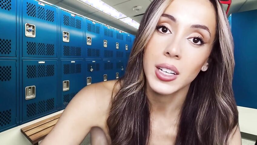 Isabella ASMR - Flirty barber gives you a handjob