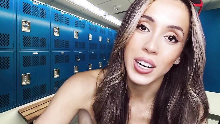 Isabella ASMR - Flirty barber gives you a handjob