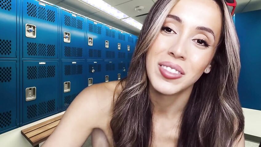 Isabella ASMR - Flirty barber gives you a handjob