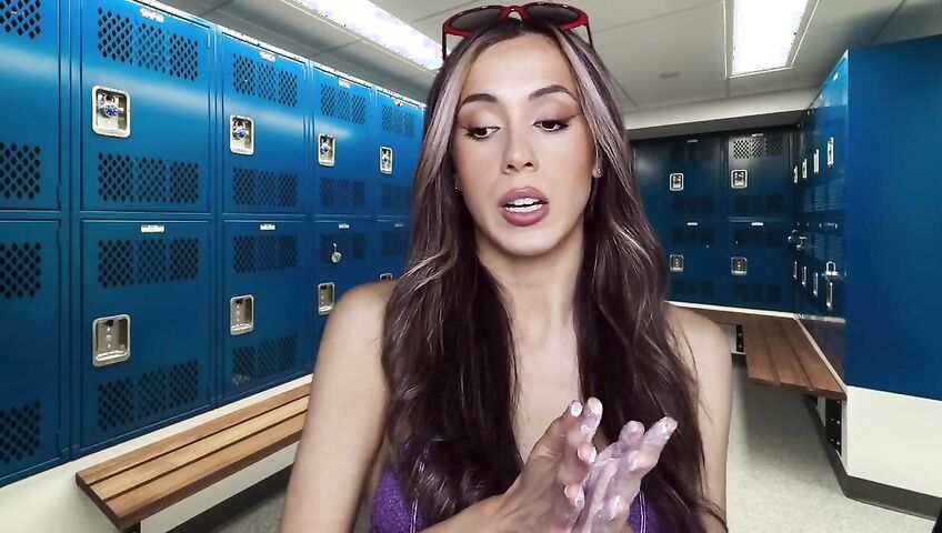 Isabella ASMR - Flirty barber gives you a handjob