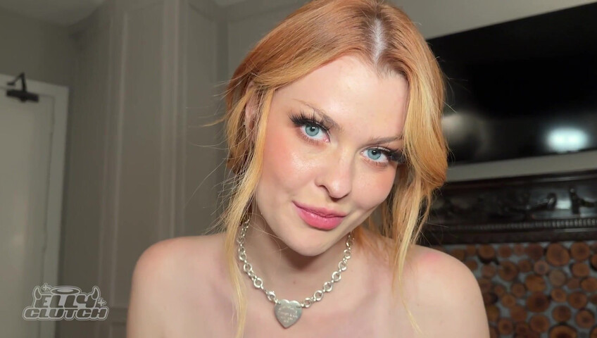 Elly Clutch - HOT REDHAED LOCKED OUT OF HER HOTEL ROOM