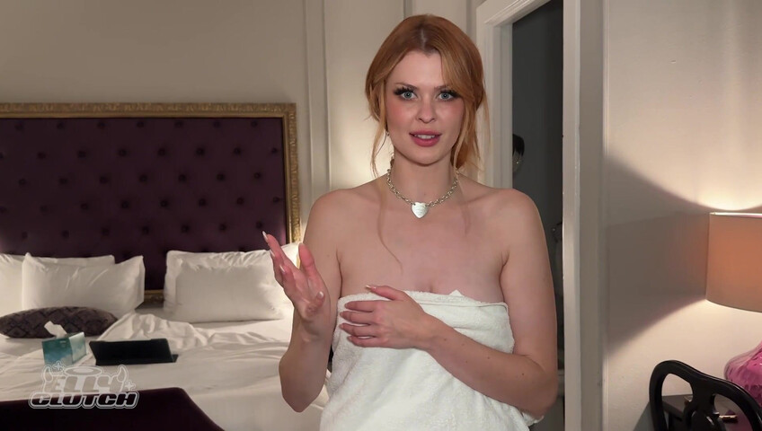 Elly Clutch - HOT REDHAED LOCKED OUT OF HER HOTEL ROOM
