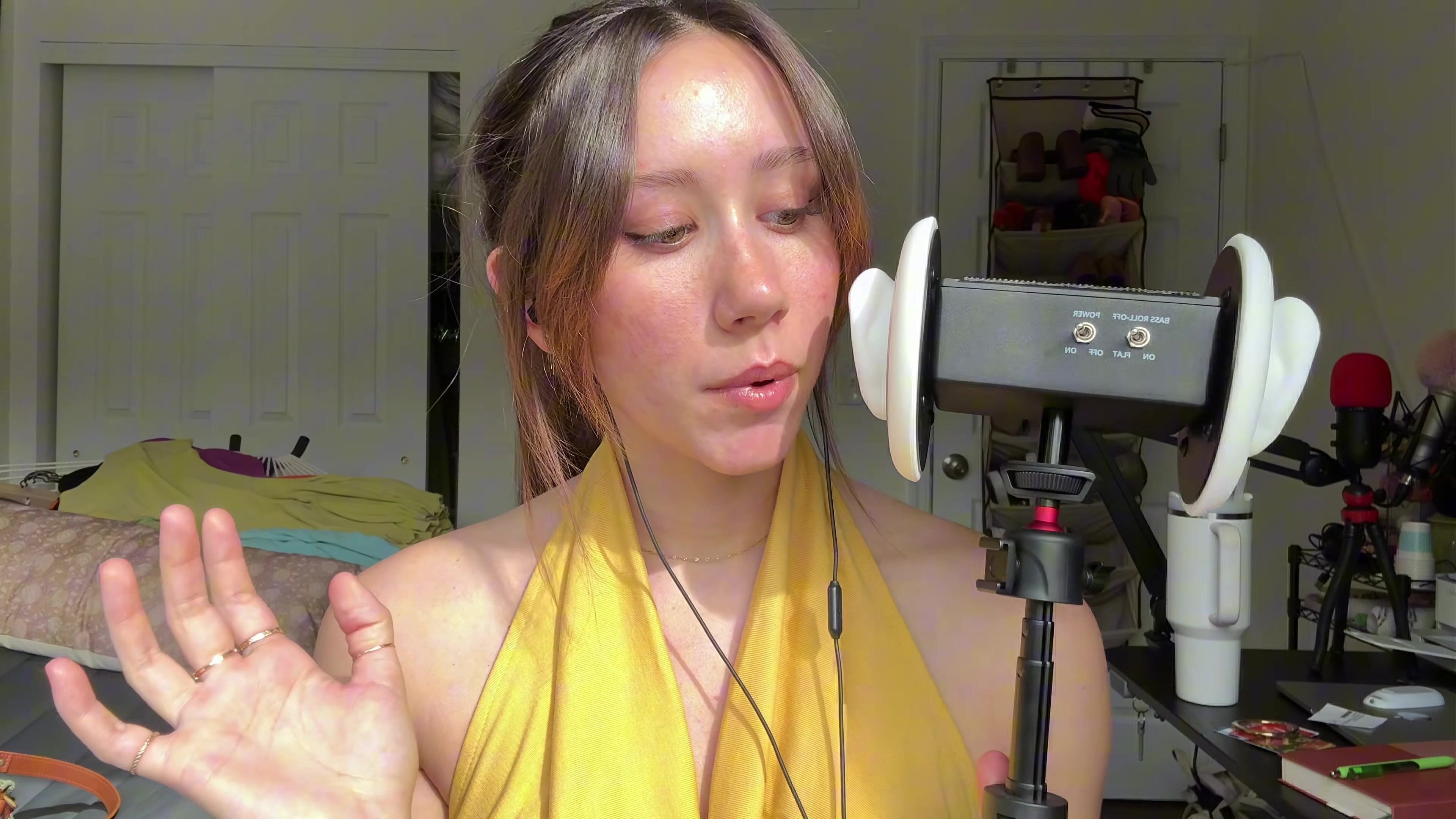 Dakota b ASMR – 3dio: Geräusche von feuchtem vs. trockenem Mund