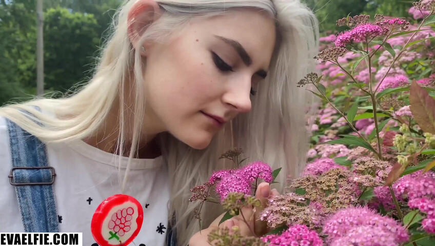 Eva Elfie - Outdoor Fuck