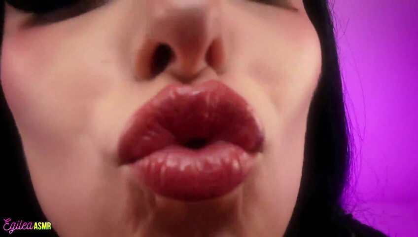 Egilea ASMR - On her lap seeing her big tits while she kisses u and touches ur face