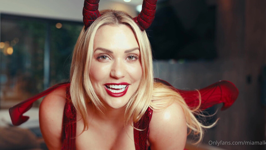 Mia Malkova - Halloween Sexy Try-on Haul
