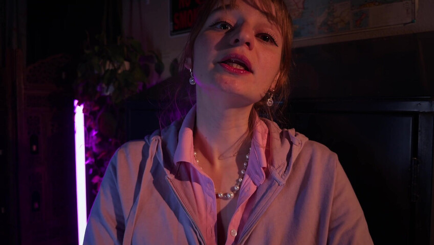 Delilah Cass – Die Stiefmutter mit dem knackigen Hintern holt dich von der Bank