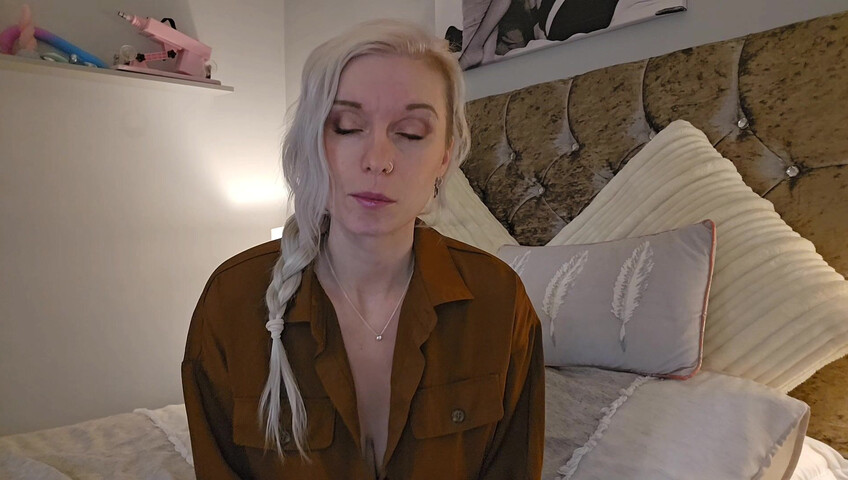 Lexi Snow - Aunt Sucks Your Cock As Payment