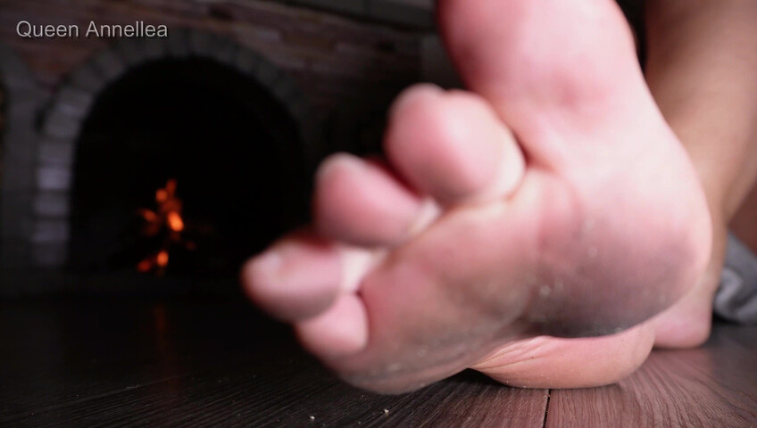 QueenAnnellea - Cum For Step-Mommys Feet 3