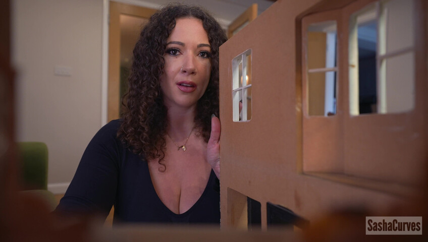 Sasha Curves - Giantess Step Moms House