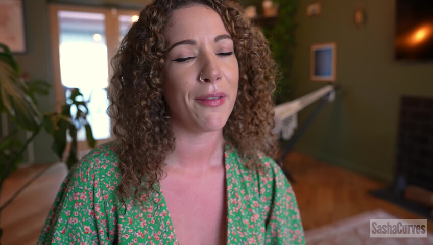 Sasha Curves - Moms Big Secret