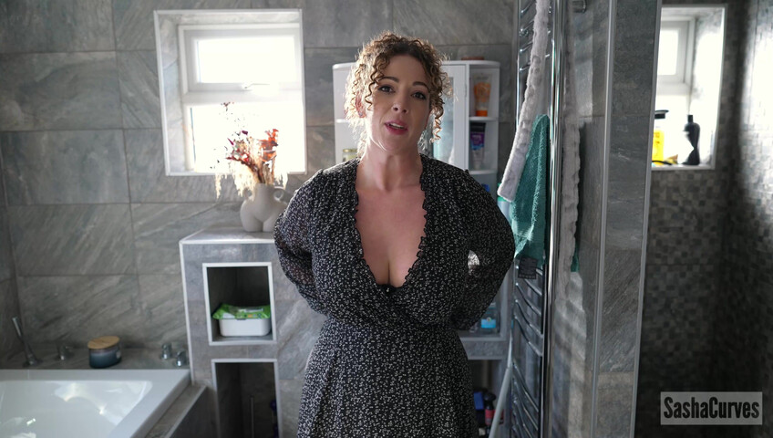 Sasha Curves - Moms Big Secret