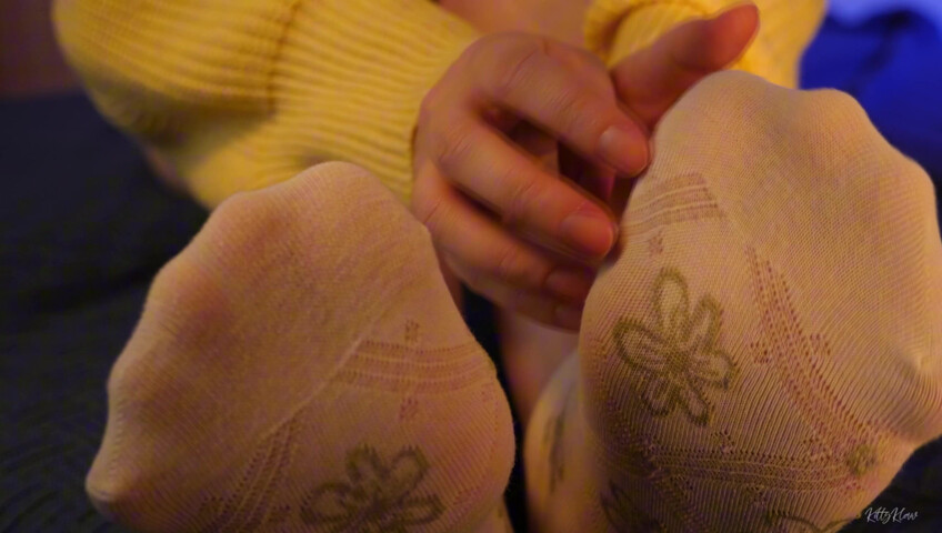 KittyKlaw ASMR - 19 March 2026 - Foot Scratching