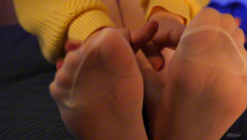 KittyKlaw ASMR - 19 March 2026 - Foot Scratching
