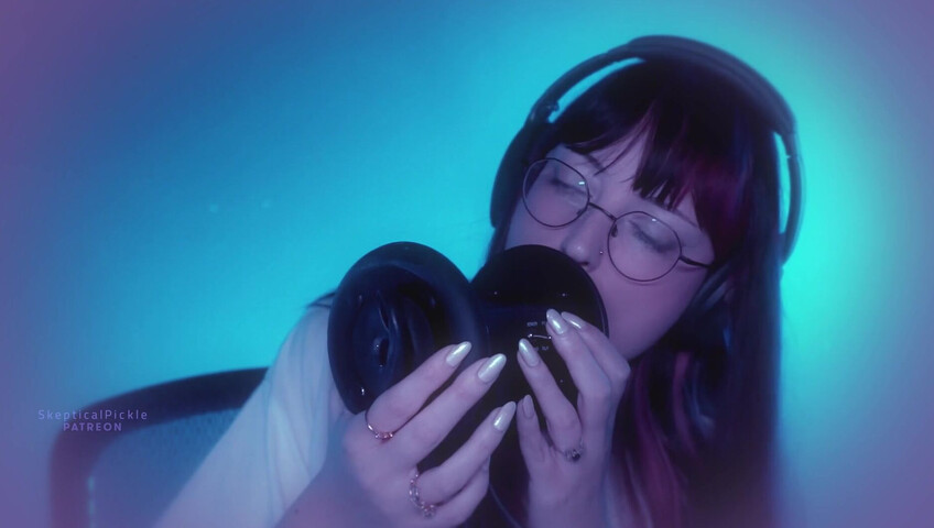 Skepticalpickle ASMR - 25 de noviembre de 2025 - Chupeteo agresivo de orejas (nivel dorado)