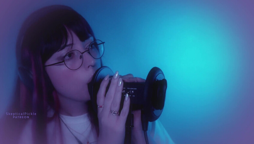 Skepticalpickle ASMR - 25 de noviembre de 2025 - Chupeteo agresivo de orejas (nivel dorado)
