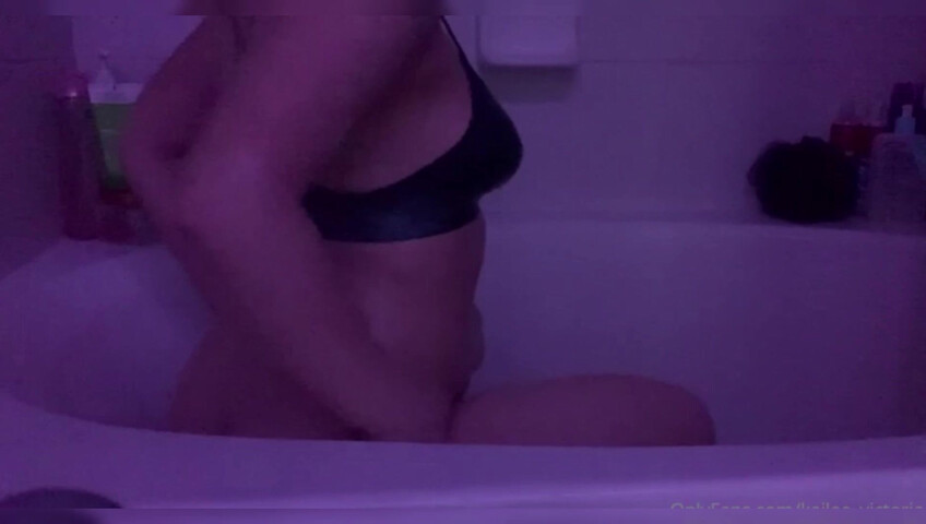 ASMR By K - Bath Tub Twerk