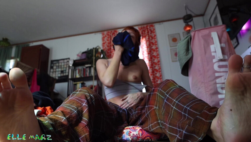 Elle Marz - Cum Crazed Footslave