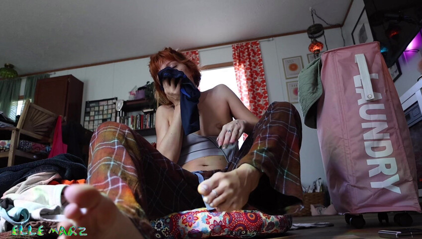 Elle Marz - Cum Crazed Footslave
