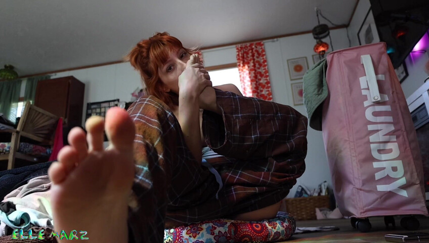 Elle Marz - Cum Crazed Footslave