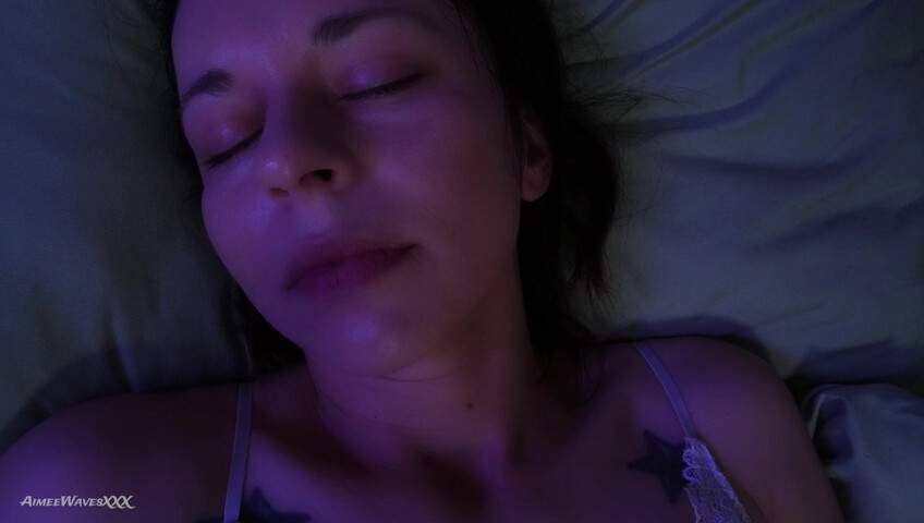 AimeeWavesXXX - Sneaky Midnight Fuck with stepMommy