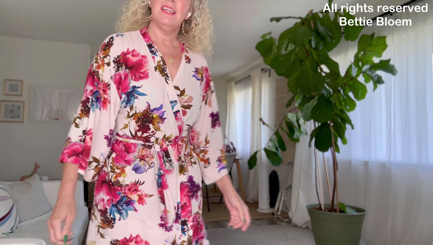 Bettie Bloem – Bemal Mamas Pobacken mit deinem Sperma, Joi