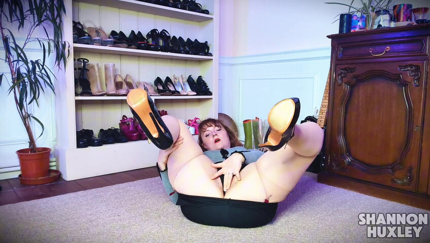 Shannon Huxley - StepMommys Cum Target