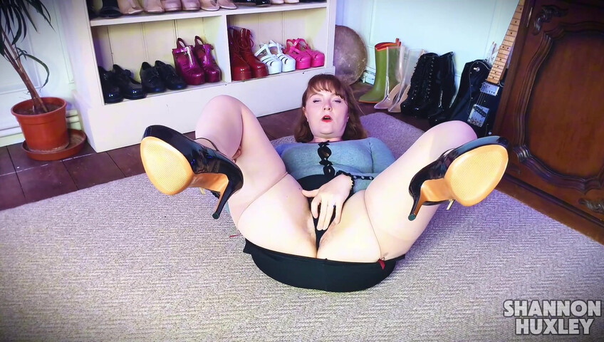 Shannon Huxley - StepMommys Cum Target