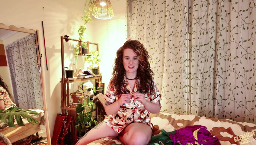 TheEleanorGee - Mommy's Wrong Costume