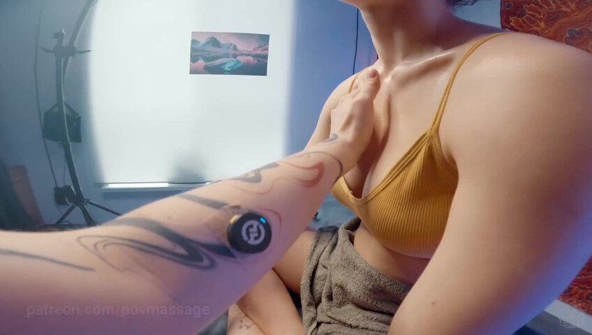 ASMR-Massage – 11. Mai 2026 – Entspannende Schultermassage auf dem Tisch von Yolana (POV-Perspektive auf Casandra D)