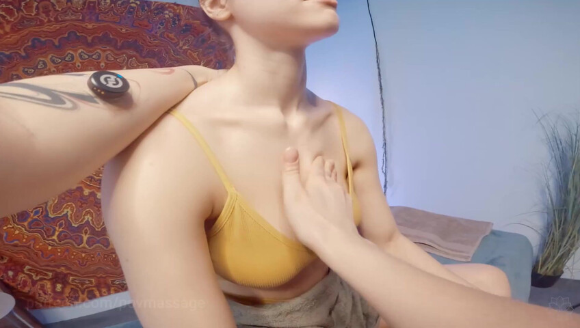 ASMR-Massage – 11. Mai 2026 – Entspannende Schultermassage auf dem Tisch von Yolana (POV-Perspektive auf Casandra D)