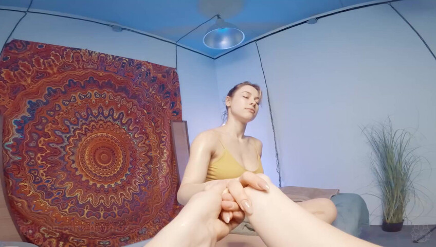 ASMR-Massage – 11. Mai 2026 – Entspannende Schultermassage auf dem Tisch von Yolana (POV-Perspektive auf Casandra D)