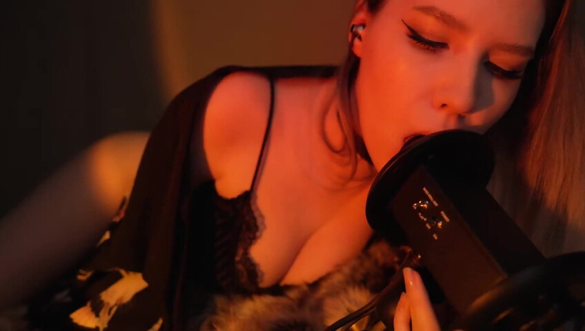 ASMR-Stimmung – Ich lecke deine Ohren in unserem Bett