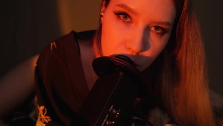 ASMR-Stimmung – Ich lecke deine Ohren in unserem Bett