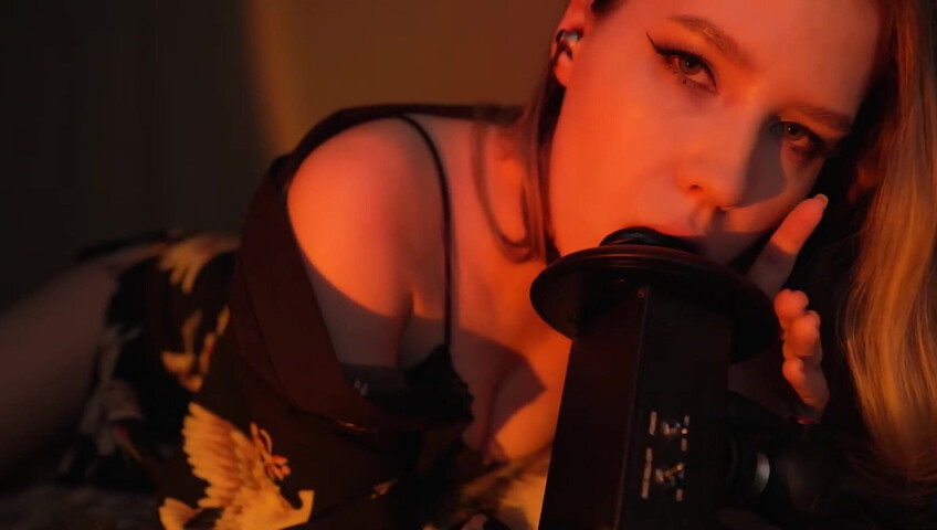 ASMR-Stimmung – Ich lecke deine Ohren in unserem Bett